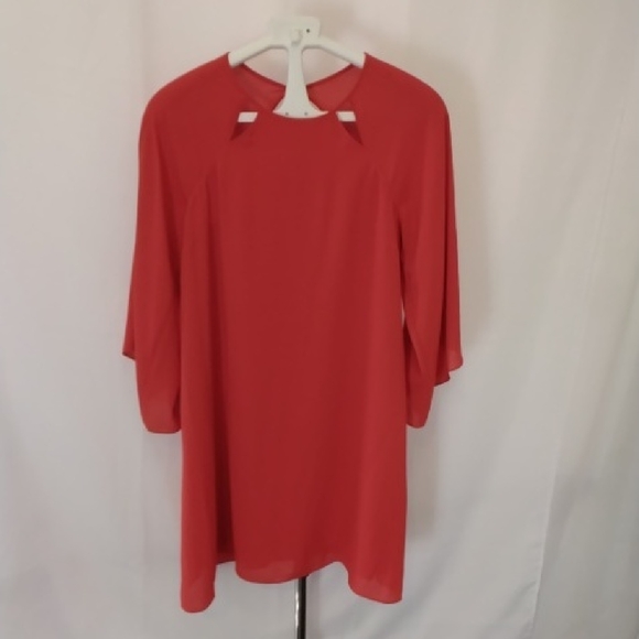 Chic Red Dress with Cutout Details - Picture 1 of 4